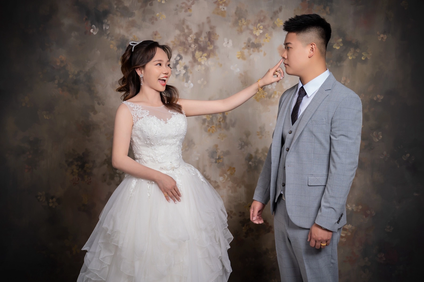 Read more about the article 新人推薦｜婚紗照的魔力，讓愛情永恆的瞬間｜時尚婚紗